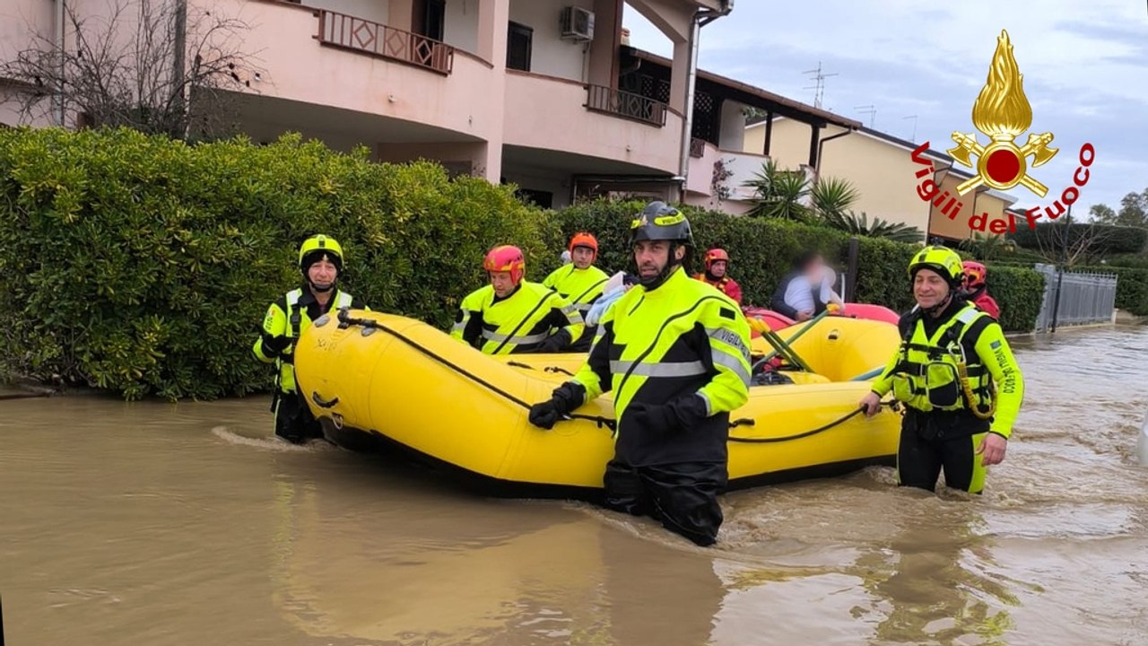 Maltempo in Calabria, il Crati rompe argini: evacuazioni e centinaia di interventi, richiesta emergenza nazionale  (14.02.26)