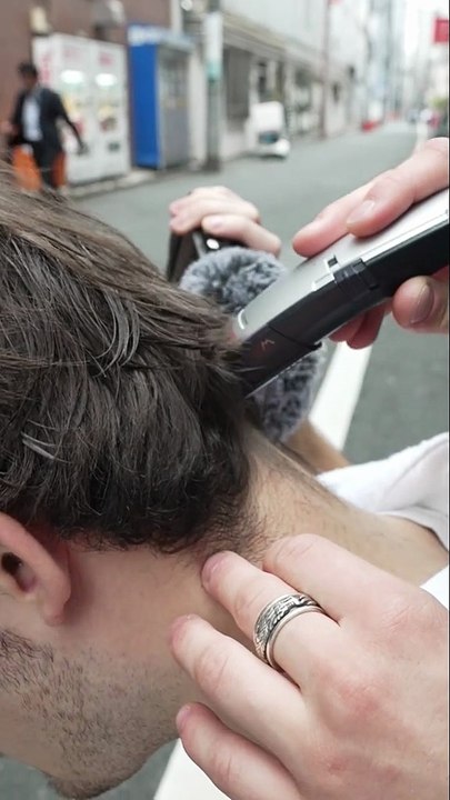 Coupe de cheveux japonaise à 1$ vs 1000$ : Le choc des prix !