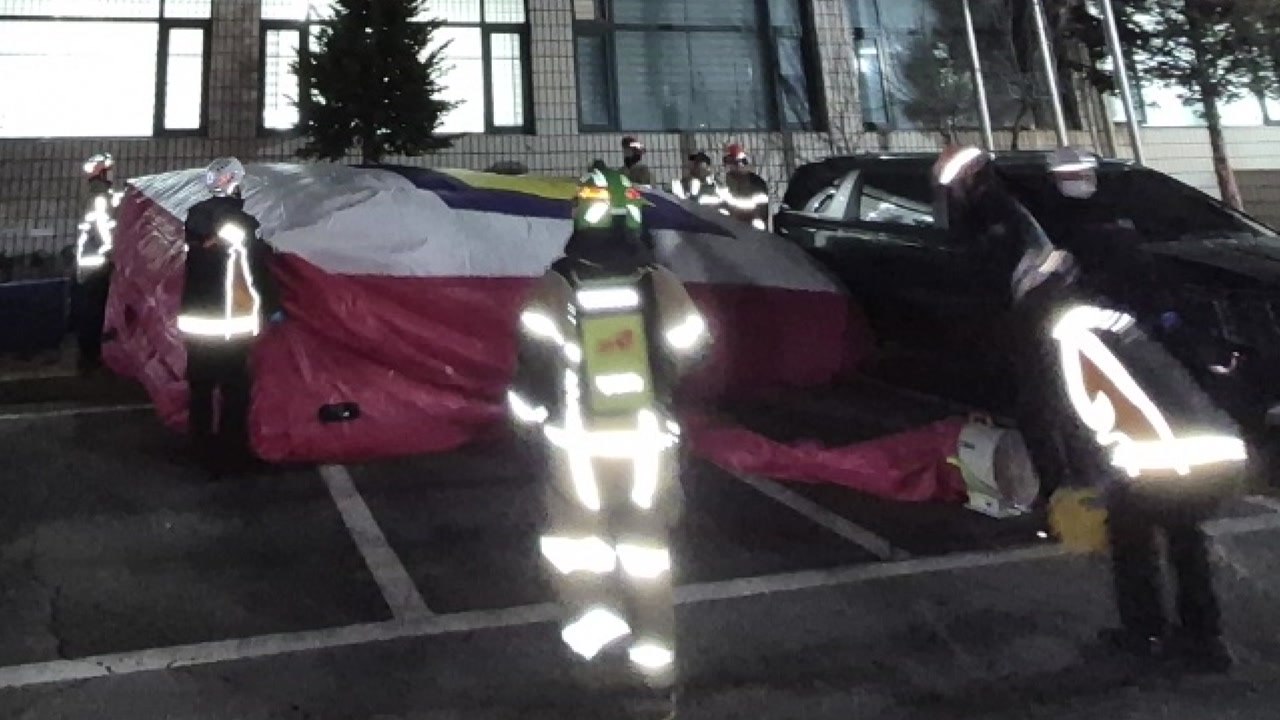 경찰서 옥상서 투신 소동 벌이다 40분 만에 구조 / YTN