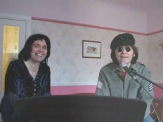 JOHN LENNON AND FREDDIE MERCURY   1971