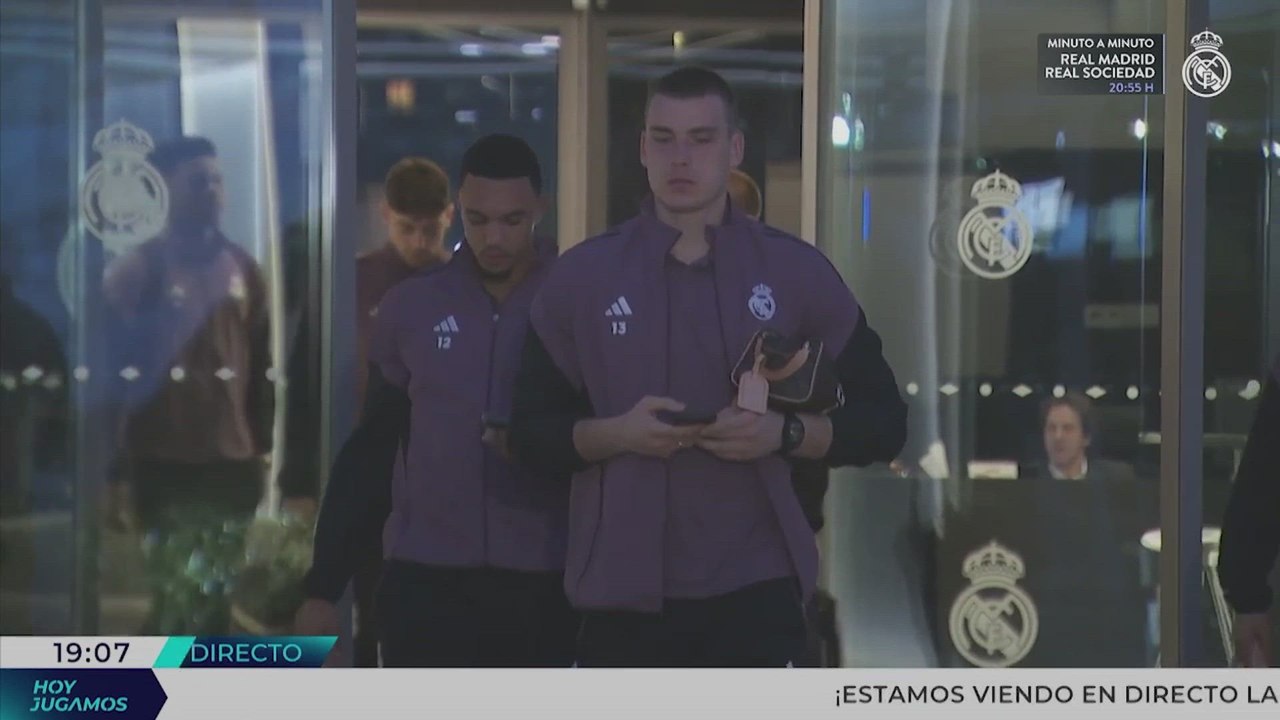 Salida del Madrid al Bernabéu para el Real Madrid - Real Sociedad