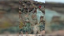 Heyelan anı böyle kaydedildi! Tonlarca toprak yola aktı
