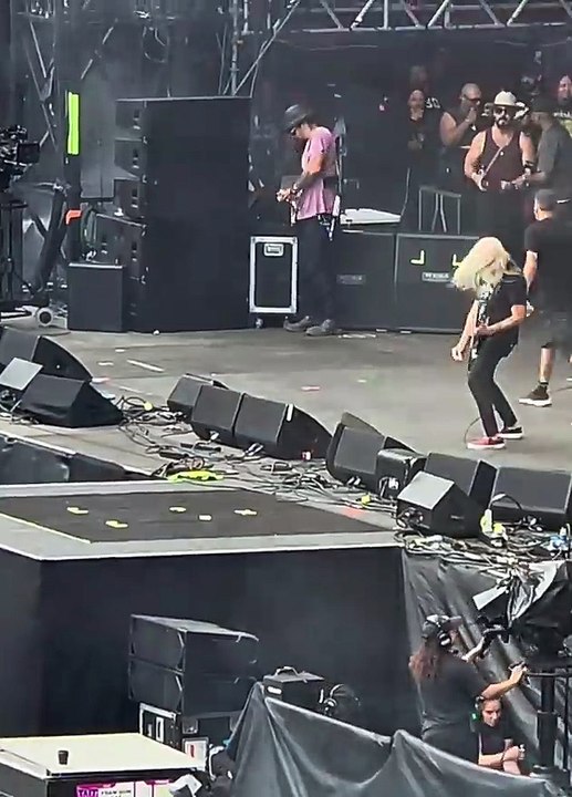 Lamb of God Vocalist Falls During Back to the Beginning