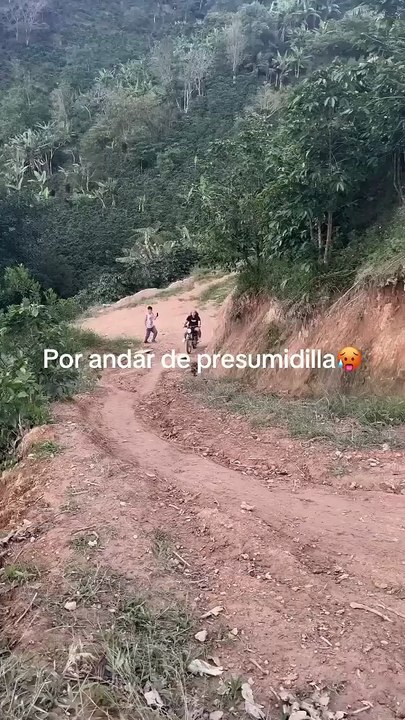 Esas son HABILIDADES😮 #humor #risa #divertido #gracioso #novios #moto