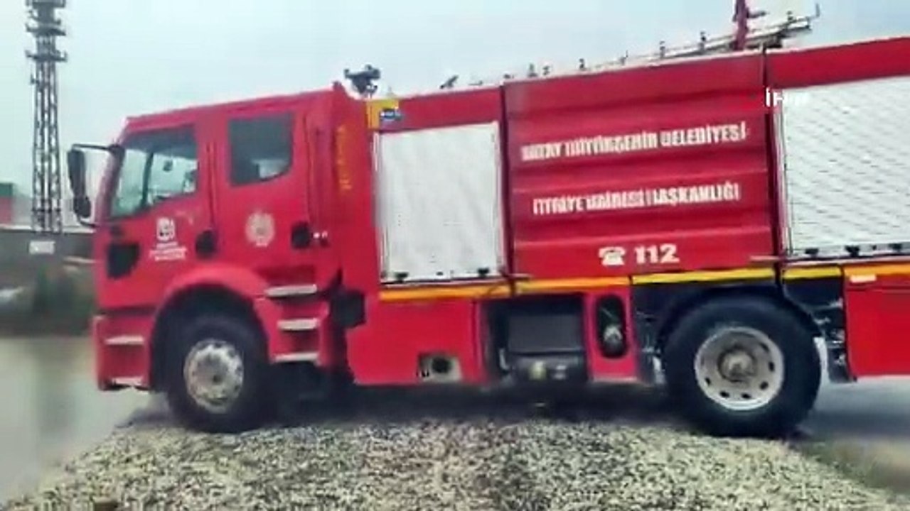 Hatay’da yağışla birlikte yollar göle döndü
