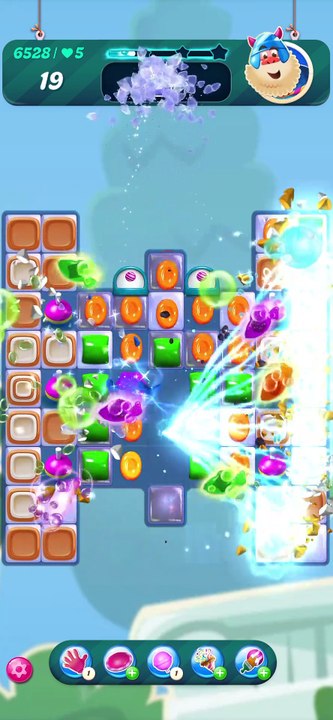 Candy Crush: 15/2 gameplay (hard level 6528)