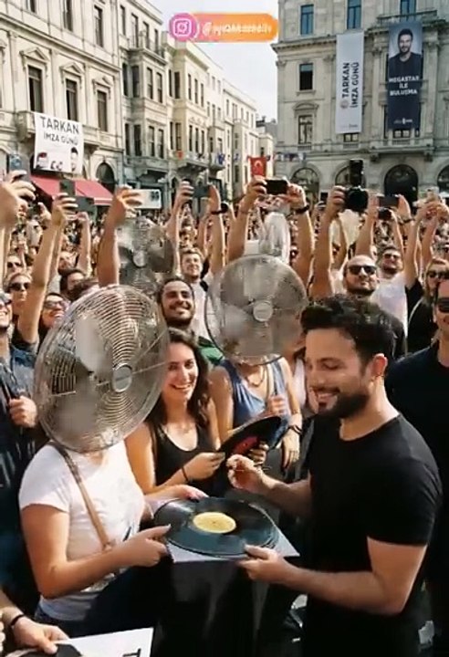 Megastar Tarkan Fanlarıyla Buluşuyor