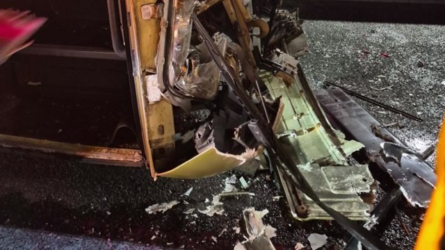 경부고속도로서 버스 3대 추돌...2명 부상 / YTN