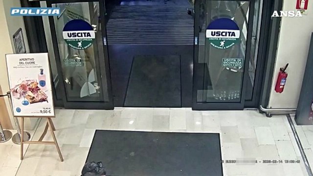 Tenta di sottrarre bimba alla madre in un supermercato a Bergamo, arrestato