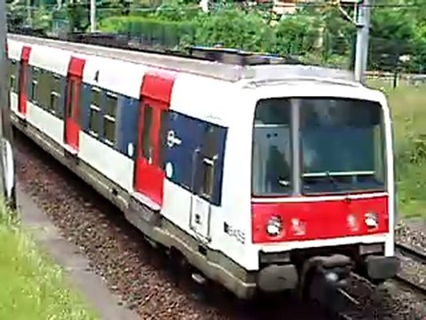 MI84 : Passage au Vésinet le Pecq sur la ligne A du RER