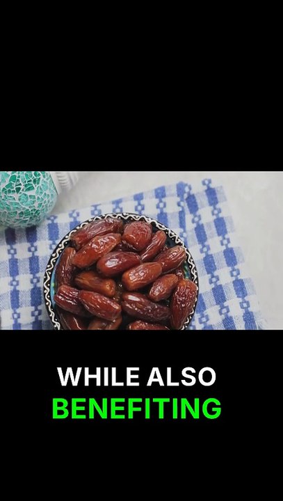 Dates as a healthy alternative to white sugar, highlighting the benefits of fructose and fiber content.