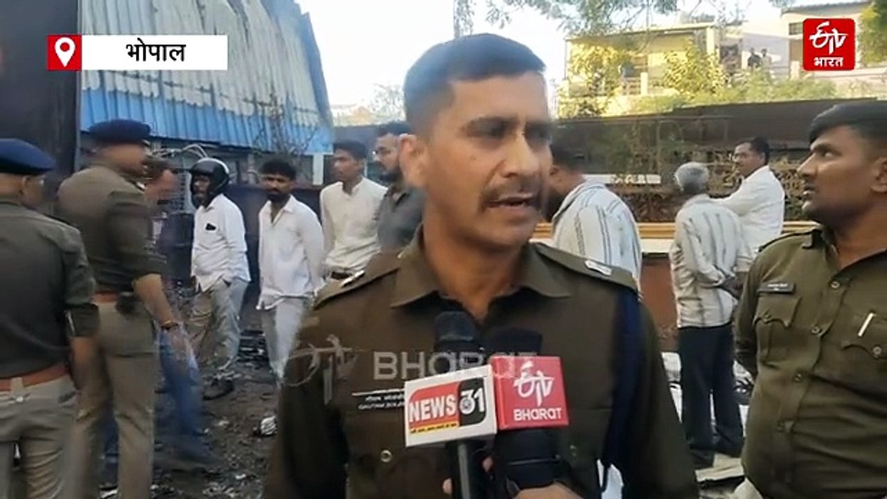 फर्नीचर फैक्ट्री में लगी भीषण आग, फायर ब्रिगेड को आग बुझाने में छूटे पसीने