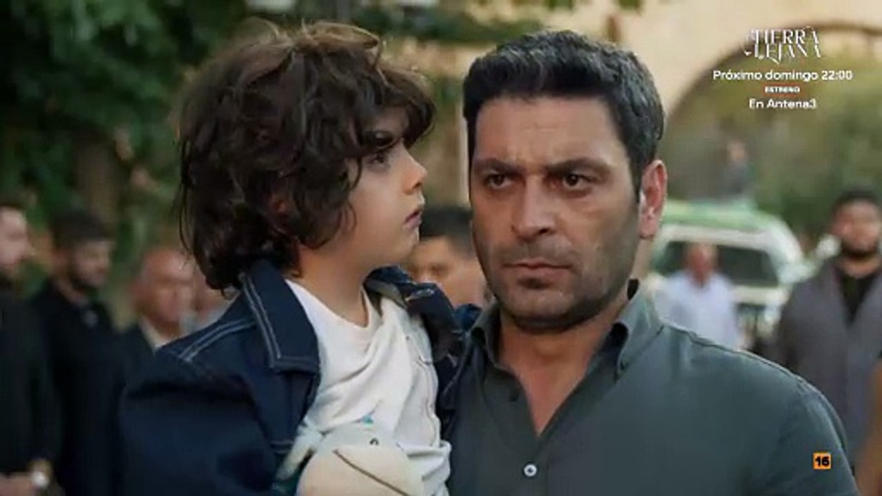 En tierra lejana - Tráiler español