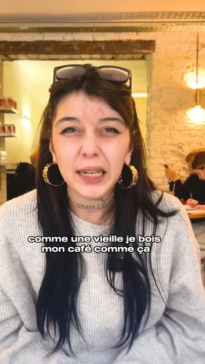 Qui ne fait pas ça au café ? #stalker #paris