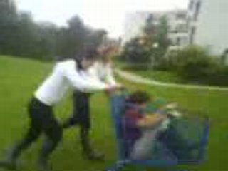 Déscente de Claire en caddie