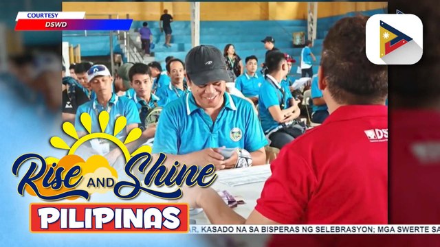 DSWD Bicol Region, patuloy sa paghahatid ng tulong sa mga naapektuhan ng shear line sa Catanduanes | ulat ni Floyd Brenz