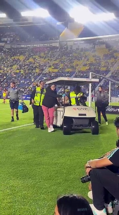 Entre lágrimas sale Katty Martínez del campo
