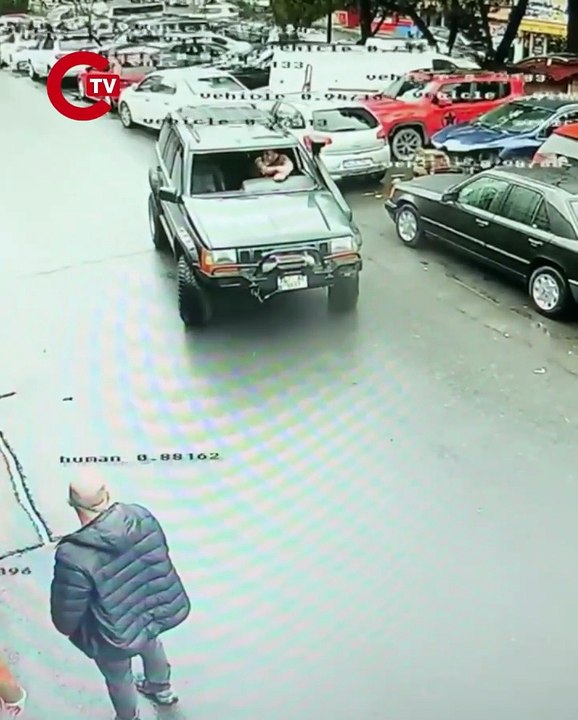 İstanbul Maslak'ta eski ortağının iş yerini silahla bastı Tehdit edip soyundu!