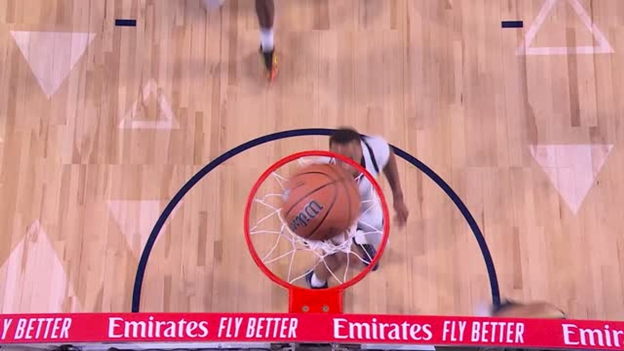 LeBron elevates for vintage putback slam