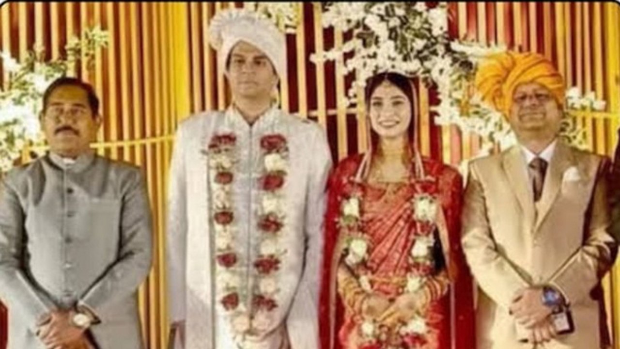 IAS Avi Prasad की 3rd Marriage ! Youngest IAS Ankita Dhakre से हुई शादी, 2 Ex-Wives भी Collector