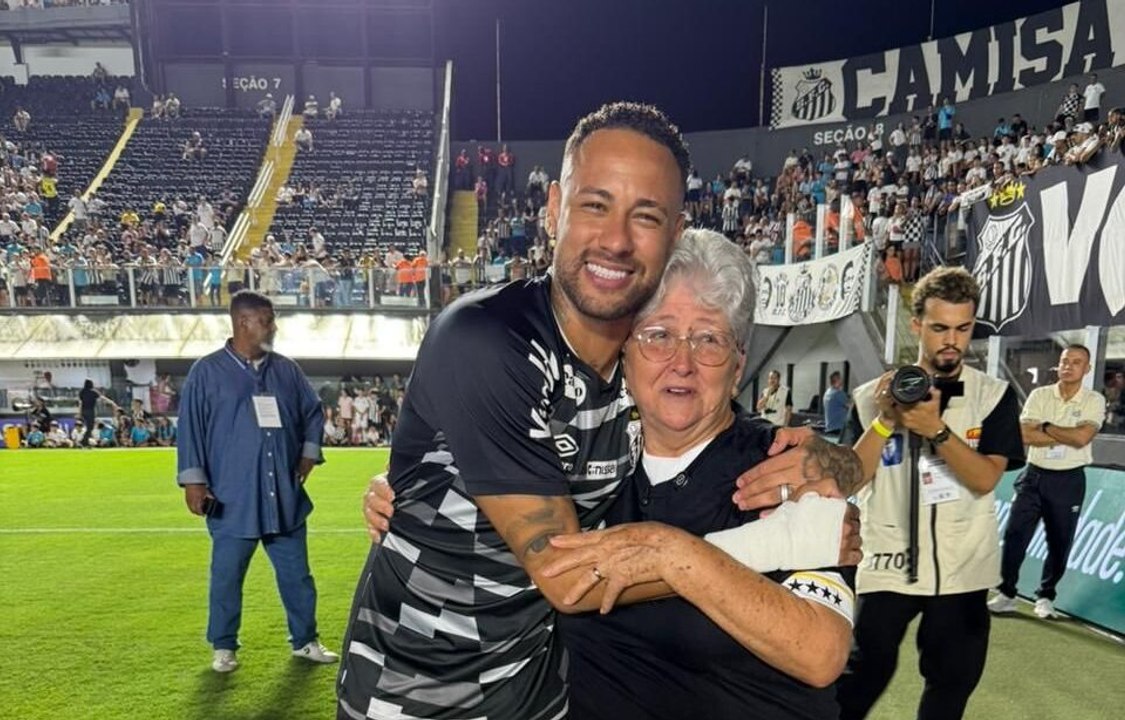 Neymar e la sorpresa ad una anziana tifosa del Santos