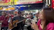 Chrisalia Nyayi Bareng Musisi Jalanan Lagu Cinta Terbaik