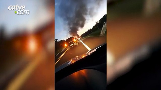 Caminhão carregado com arroz pega fogo na BR-277 após superaquecimento da lona de freio
