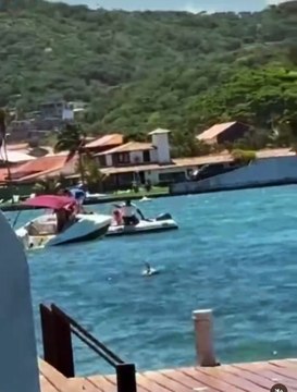 Oito pessoas são resgatadas após naufrágio de lancha em Cabo Frio
