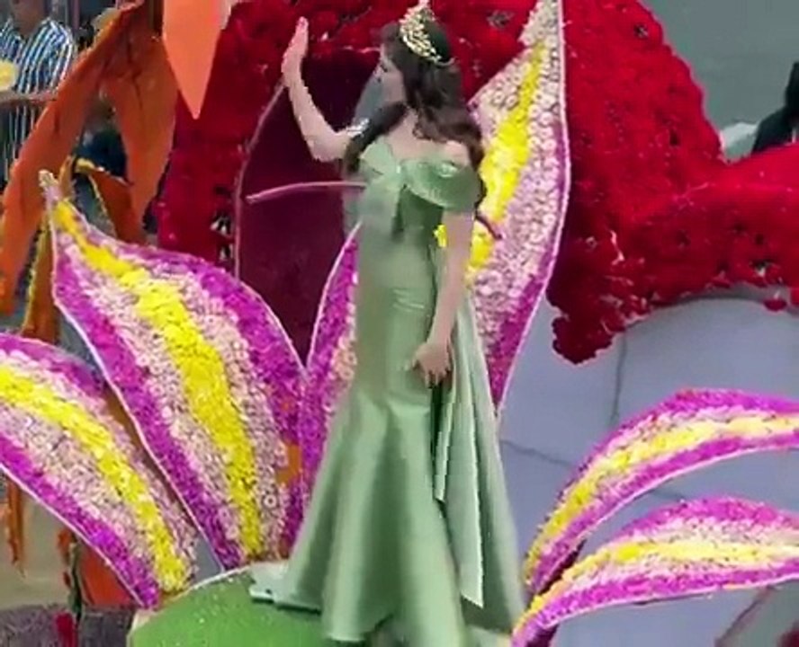 ¿Qué le pasó a Fátima Bosch? Video capta el momento en que se desvanece durante un desfile en Ecuador