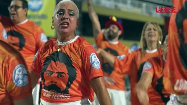 A Rio de Janeiro una scuola di samba omaggia Lula al Carnevale