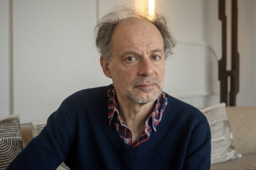 Denis Podalydès est "Maigret" : "L'idée de tuer quelqu'un est si improbable que je reste sidéré qu'on puisse passer à l'acte"