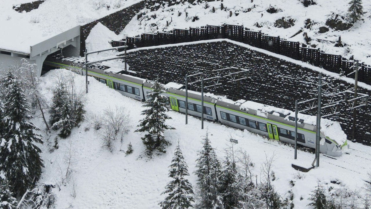 Zug entgleist nach Lawine: Fünf Verletzte in der Schweiz