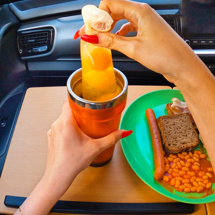 Not a normal breakfast in bed? Cook your beans and eggs deliciously in the car on your way home 🚗
