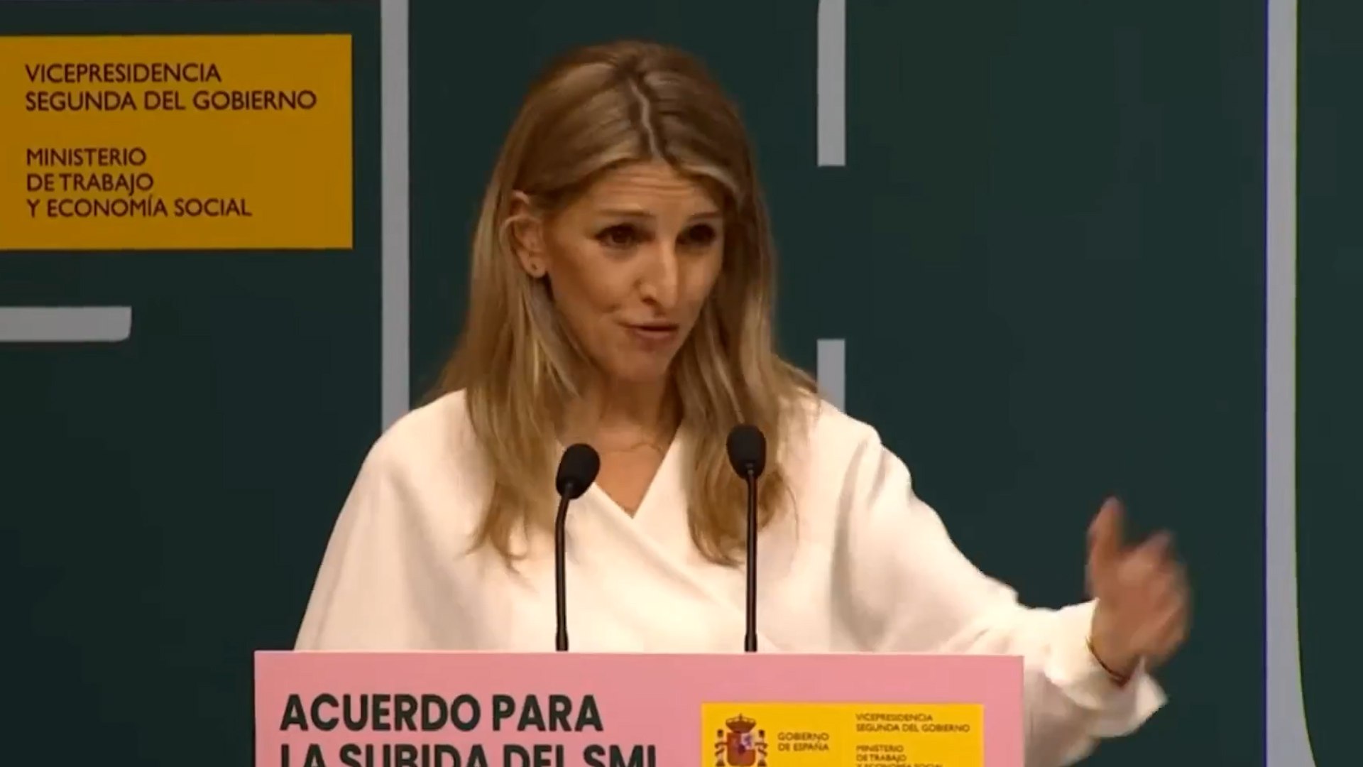 Yolanda D�az se dirige a Pedro S�nchez y admite p�blicamente que ambos han tenido "discusiones potentes": "Yo me debo a la gente trabajadora. En todas las discusiones que hemos tenido siempre has estado en el lado correcto de la historia. Quiero agradec�rtelo". "Siempre has estado en el lado correcto de la historia" acab� diciendo