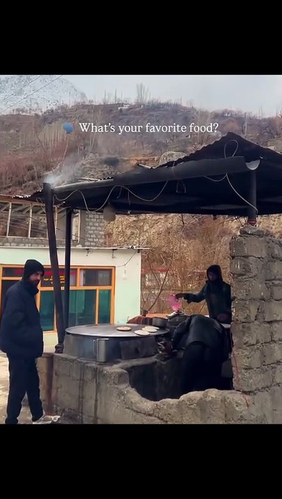 Shapsharo , a traditional Gilgit-Baltistan dish made with meat, spices, and hand-rolled dough 🍽