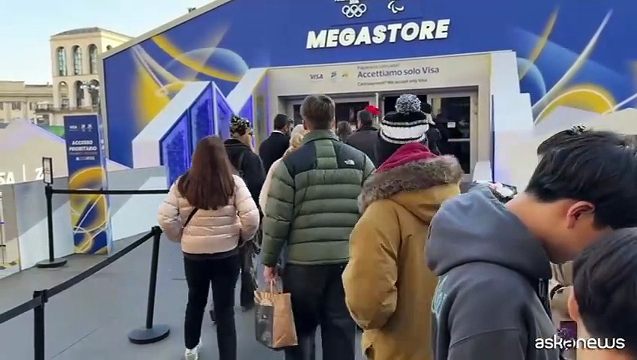 Milano-Cortina, le mascotte Tina e Milo sold out nei negozi dei Giochi