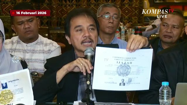 Perdana! Roy Suryo Tunjukkan Foto Skripsi Jokowi dari UGM ke Publik