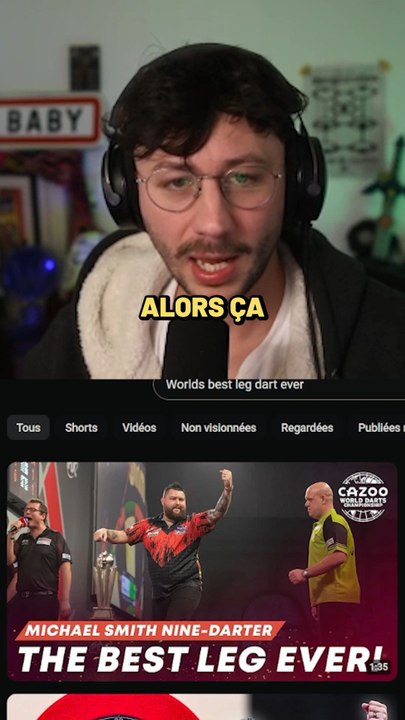 Le contraste entre le peu de réaction des athlètes et la réaction folle du public est hilarant, ça a l'air dingue les compétitions de fléchettes 🤯