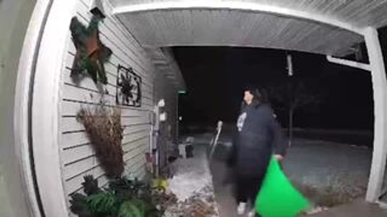 Balloon Floats Away Before Valentine Gift - video Dailymotion