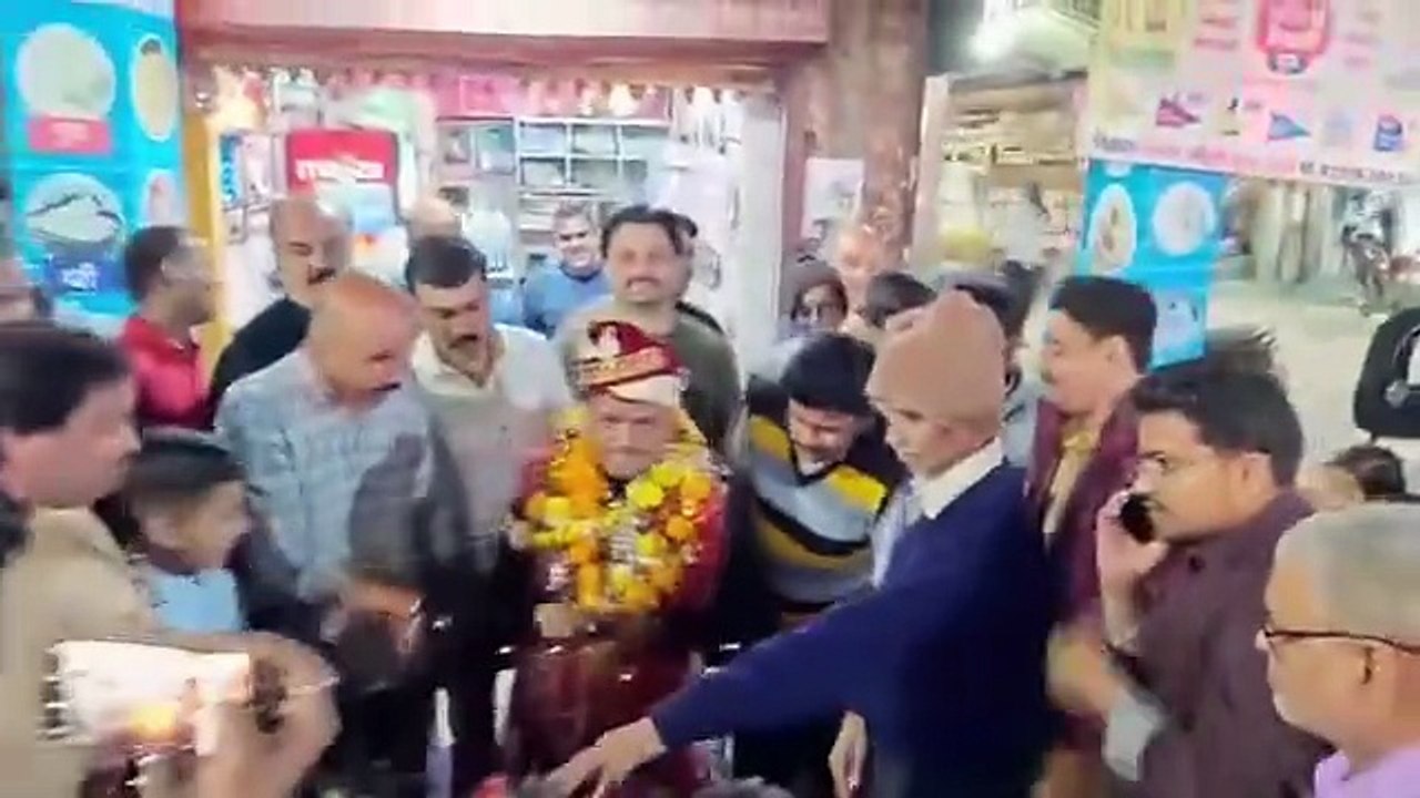 नपा अध्यक्ष के पति के बर्थडे पार्टी में टीआई के...