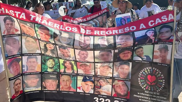 Marchan decenas para exigir localización de desaparecidos en Vallarta