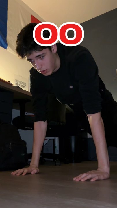 Je fais une pompe de plus par jours jusqu’à 2027, jour 47 💪🏻💪🏻 Pas de voix pour aujourd’hui j’avais la flemme 😴