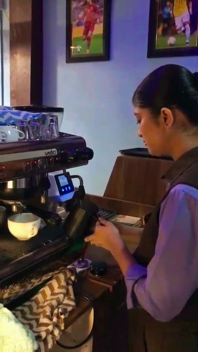 The Master Class: Stacking a 5-Layer Tulip Latte Art * Barista Skills: How to Pour the Perfect Tulip