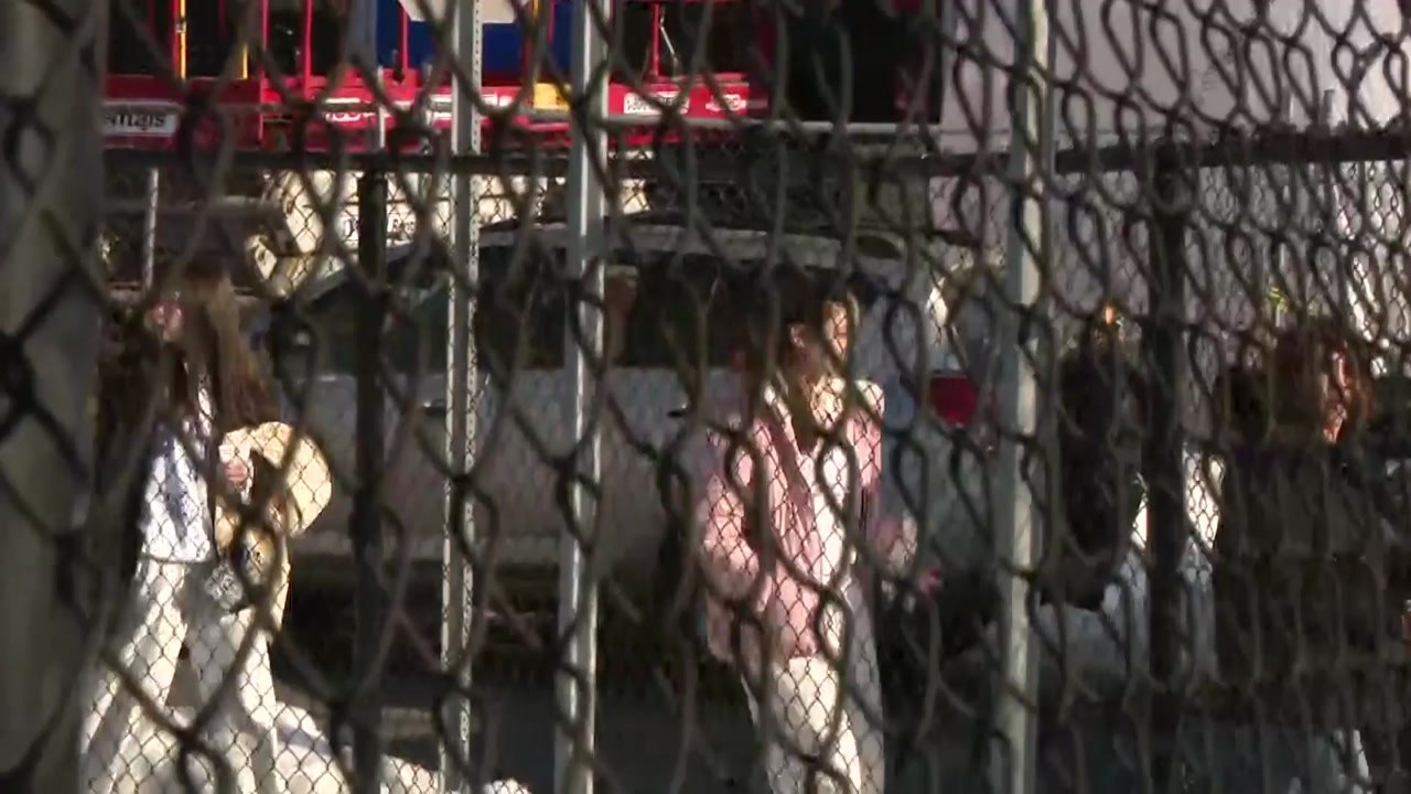 미국 하키 경기장에서 경기 도중 총격..."3명 사망·3명 부상" / YTN