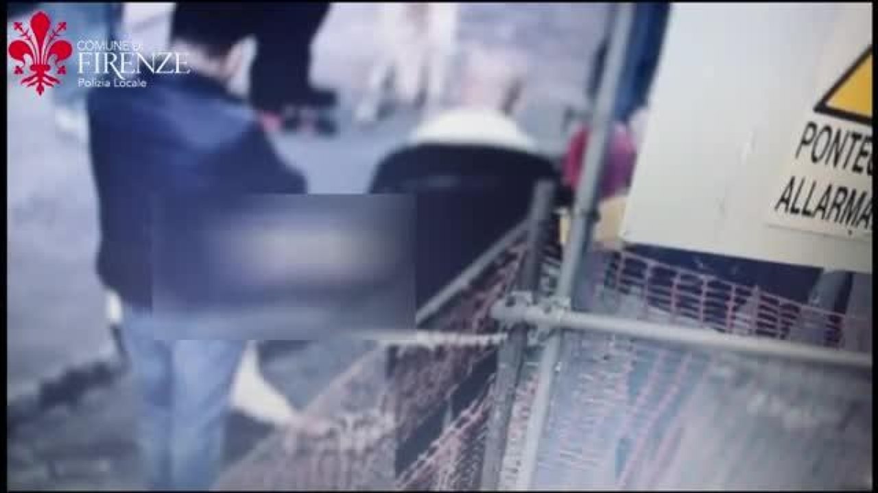Truffa delle 3 carte in centro a Firenze, sette denunciati per gioco d'azzardo