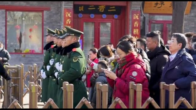 Capodanno lunare, i cinesi visitano il Tempio dei Lama a Pechino