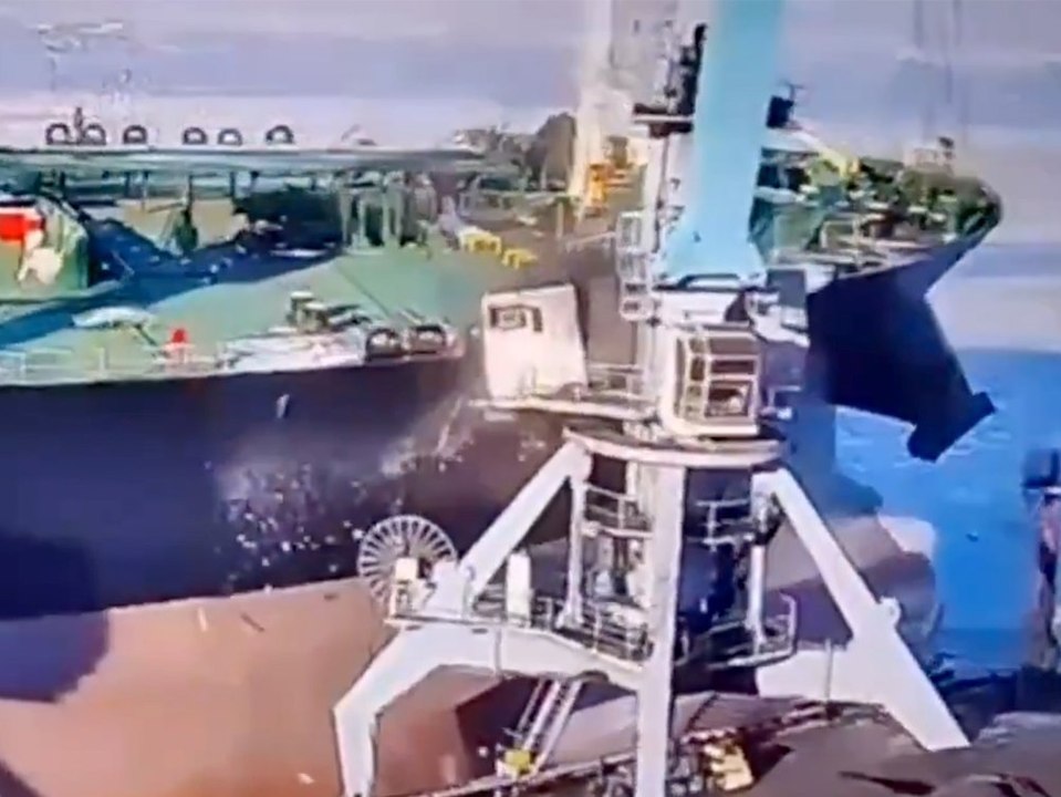 Mega-Tanker rammt Mauer in russischem Hafen