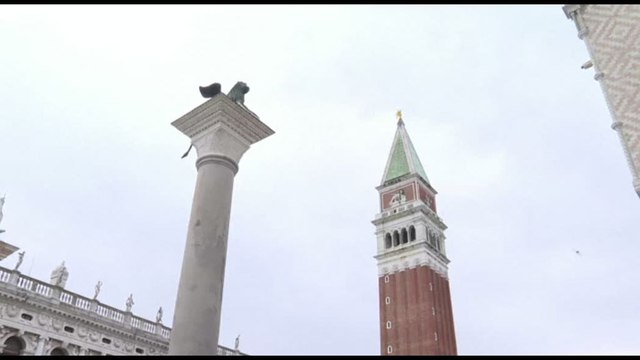 Turisti in maschera a Venezia, si rinnova la magia del Carnevale