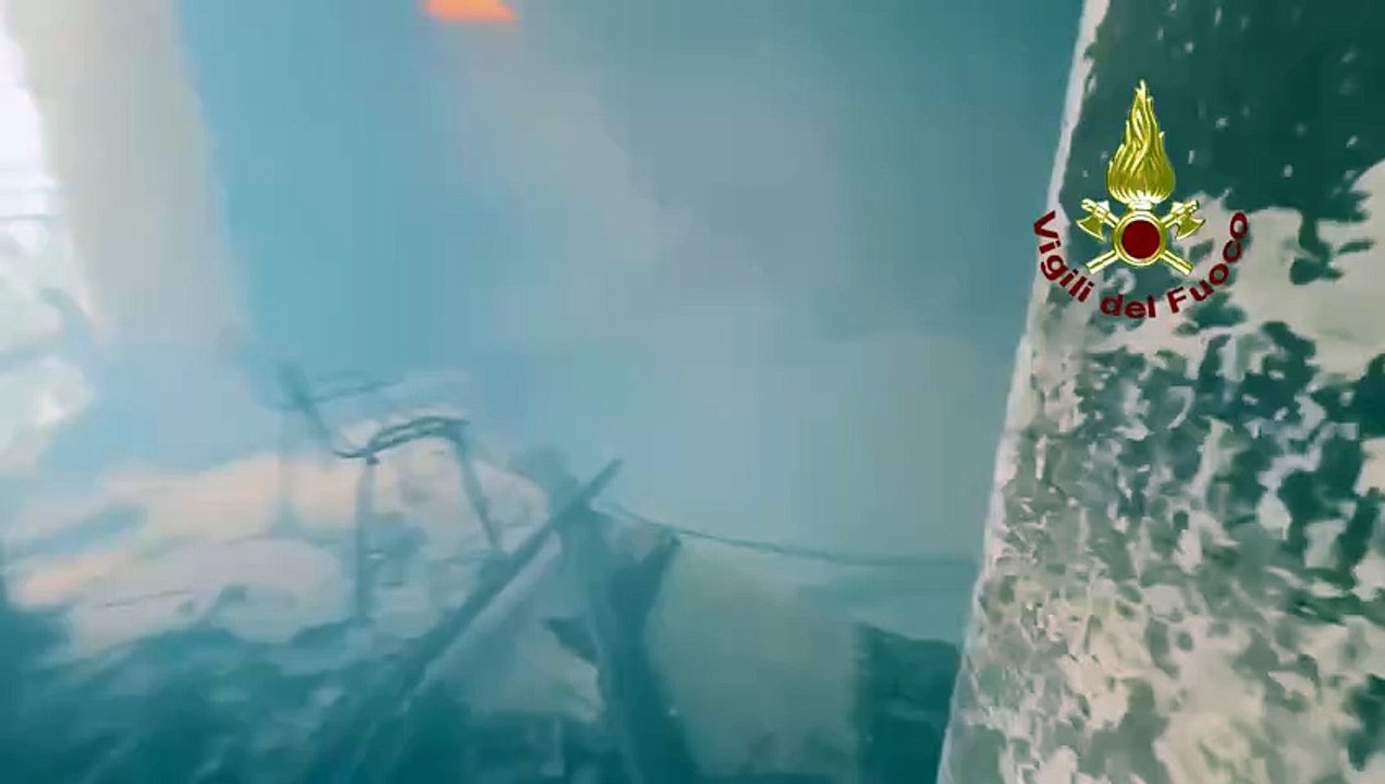 Napoli: video girato nel teatro Sannazaro durante l'incendio del 17 febbraio 2026