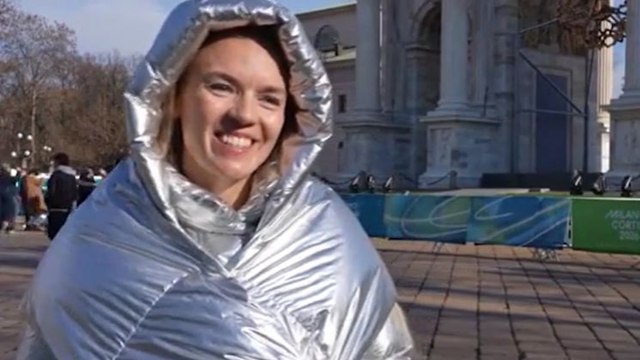 Anastasia, la russa con il cartello 'Ucraina' alla Cerimonia di Apertura di Milano-Cortina: «Ho pianto molto sotto quegli occhiali neri»